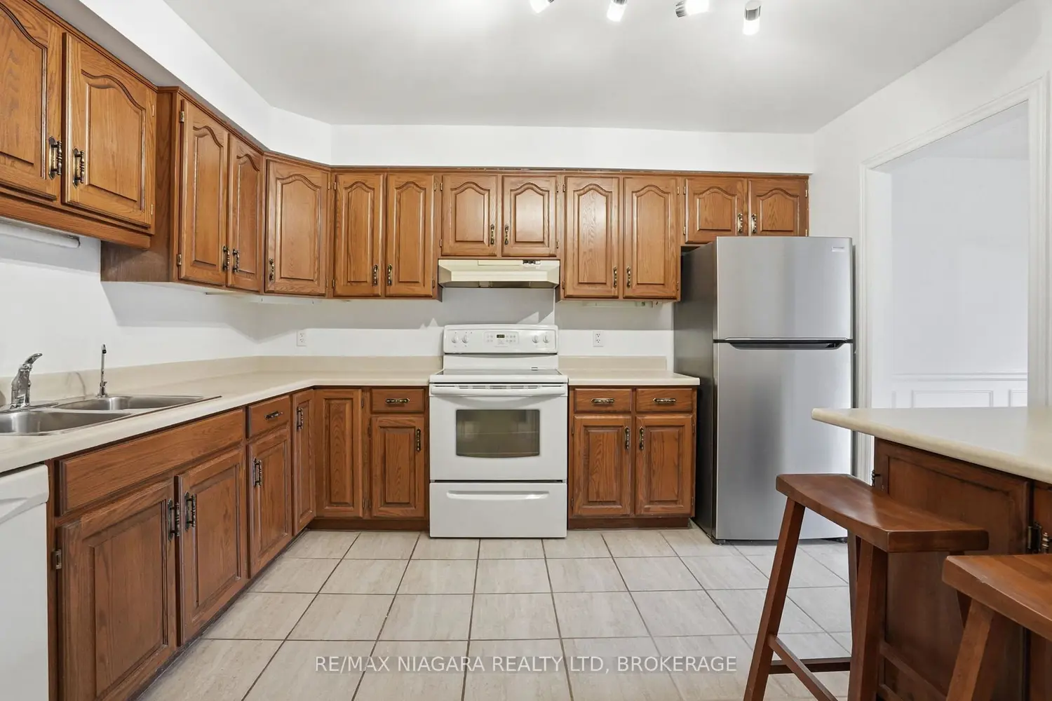 Additional image 6 of 2720 Mewburn Road 25