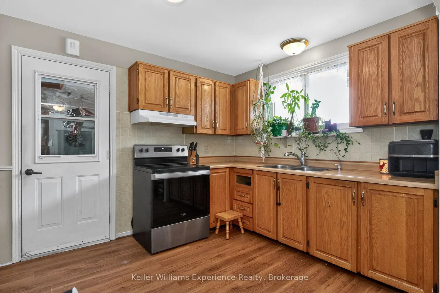 3928 Edgehill Road photo 4