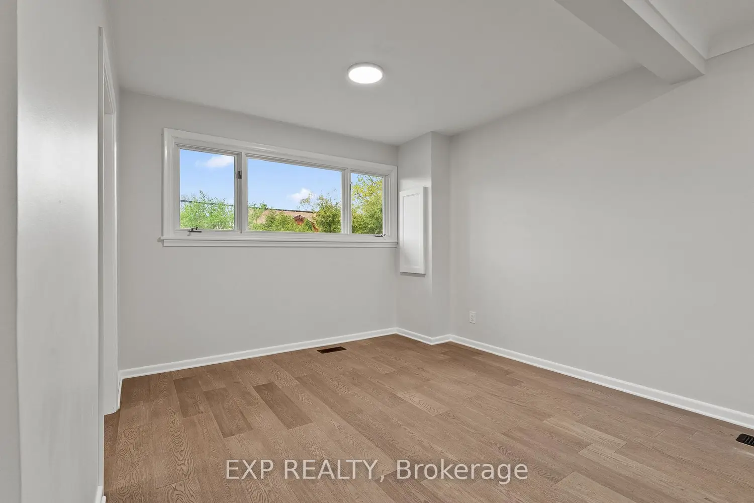 2393 Sheldon Avenue photo 5