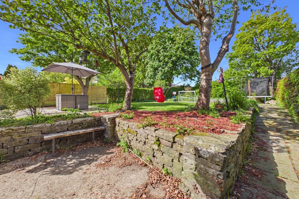 Additional image 2 of 4 bed detached house to rentFurniss Avenue, Dore, Sheffield S17