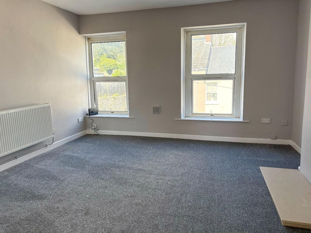 Additional image 3 of 2 bed flat to rentNewcastle Hill, Bridgend CF31
