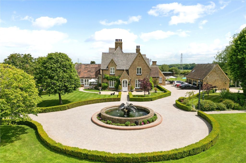 9 bed equestrian for salePeakes End, Steppingley, Bedfordshire MK45
