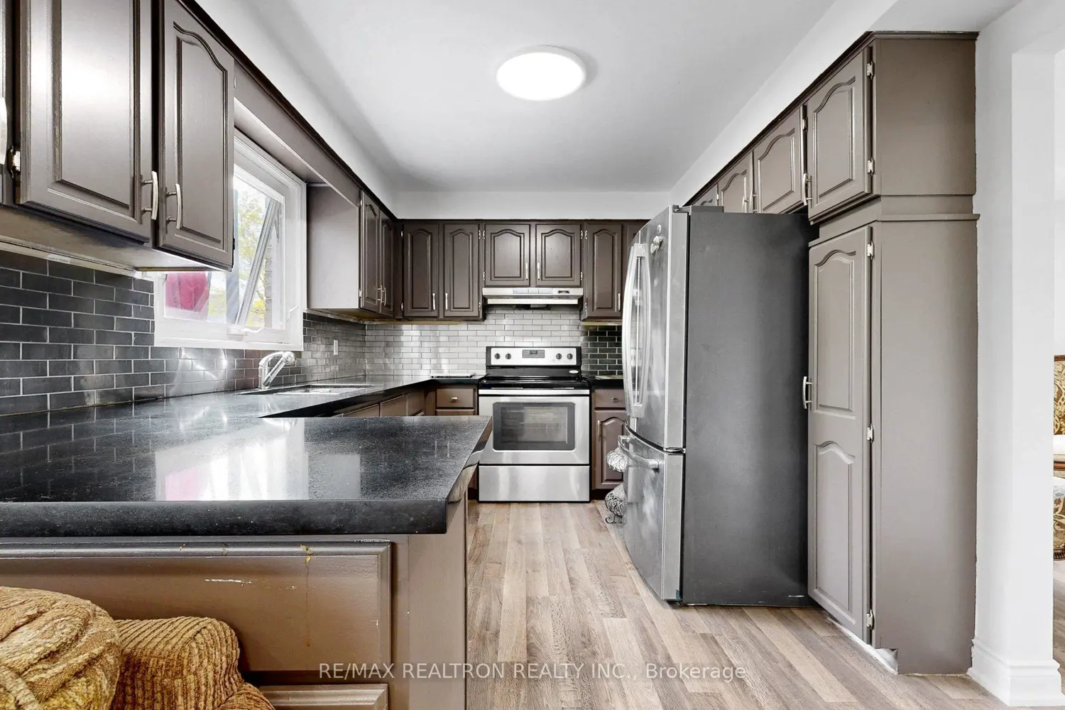 39 Camrose Drive photo 4
