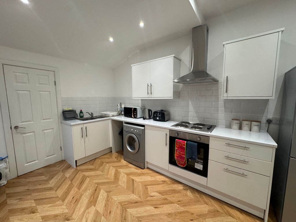 Additional image 6 of 4 bed terraced house to rentLeonard Street, Neath SA11