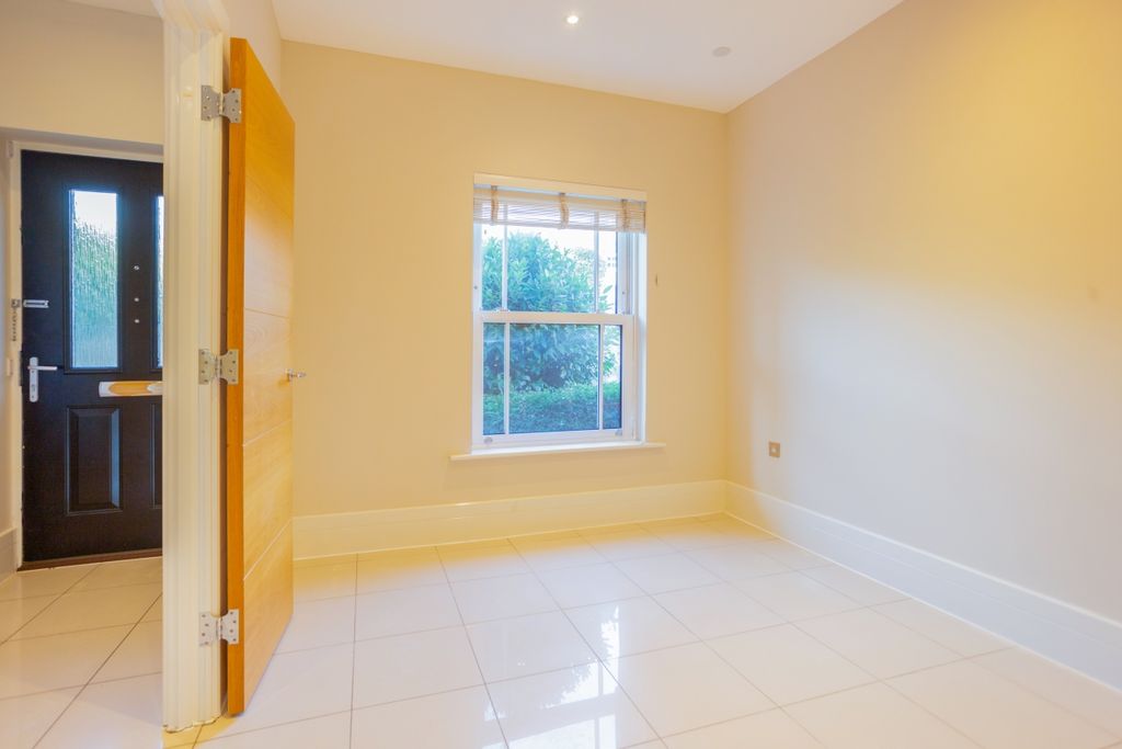 Additional image 12 of 4 bed town house to rentHawtrey Road, Windsor SL4
