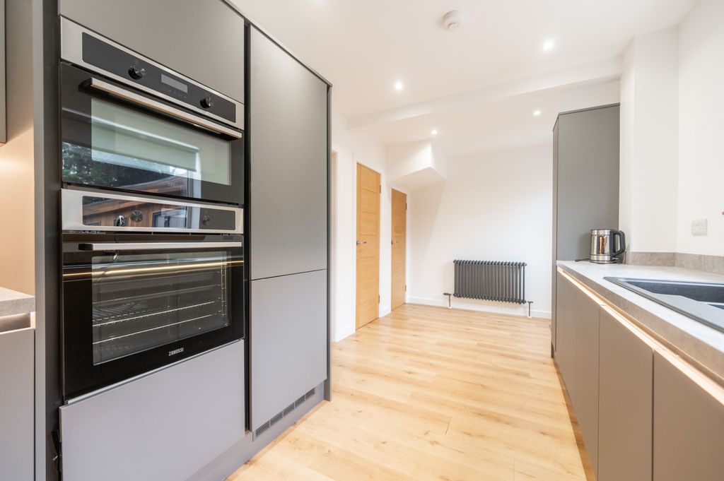 Additional image 5 of 3 bed semi-detached house to rentLambie Crescent, Newton Mearns, East Renfrewshire G77