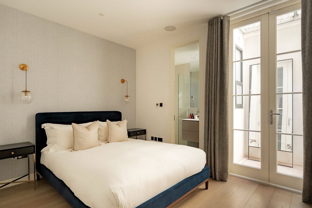 Additional image 12 of 4 bed terraced house for saleSt Luke's Street, Chelsea SW3
