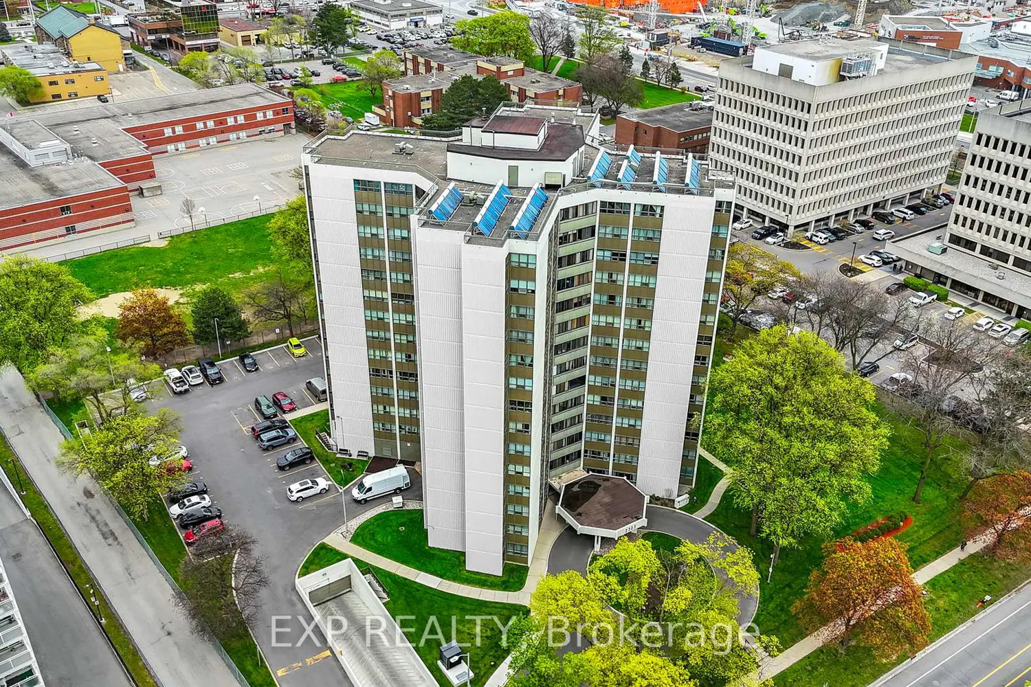 Additional image 12 of 2323 Confederation Parkway 905