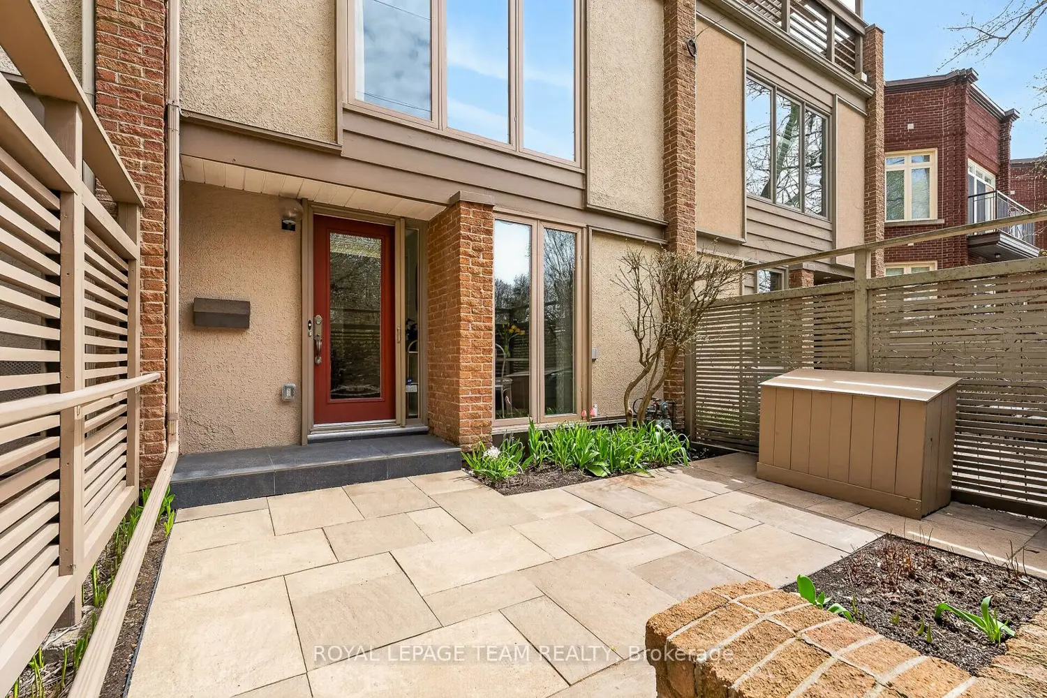 164 Dufferin Road photo 2