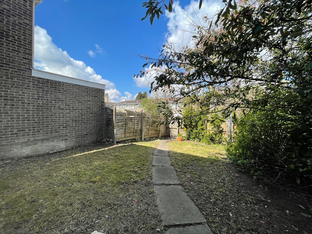 Additional image 9 of 4 bed terraced house to rentStansgate Avenue, Trumpington, Cambridge CB2