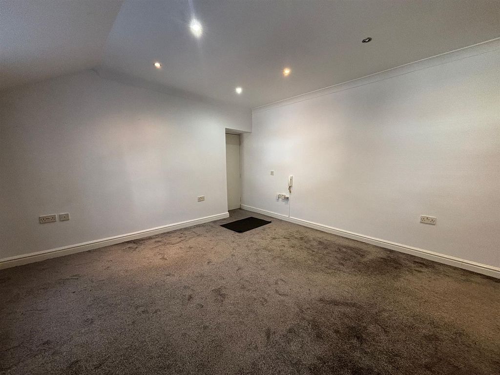 Additional image 4 of 1 bed flat to rentOxford Street, Mountain Ash CF45