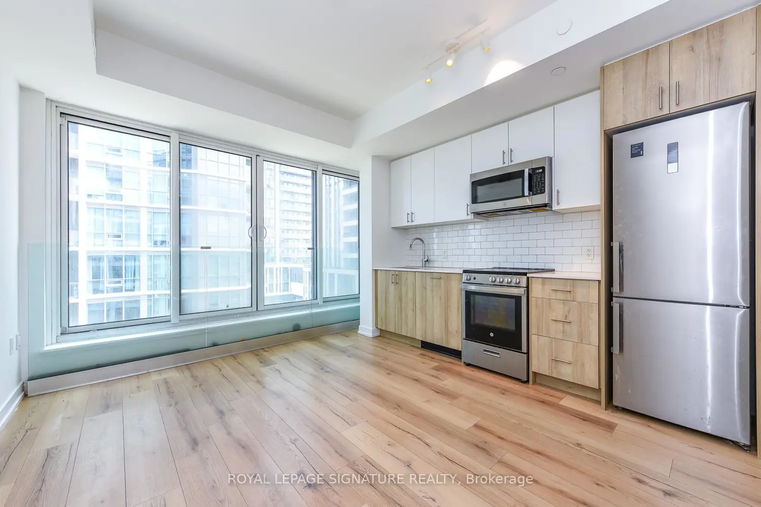 Additional image 17 of 1195 The Queensway 513
