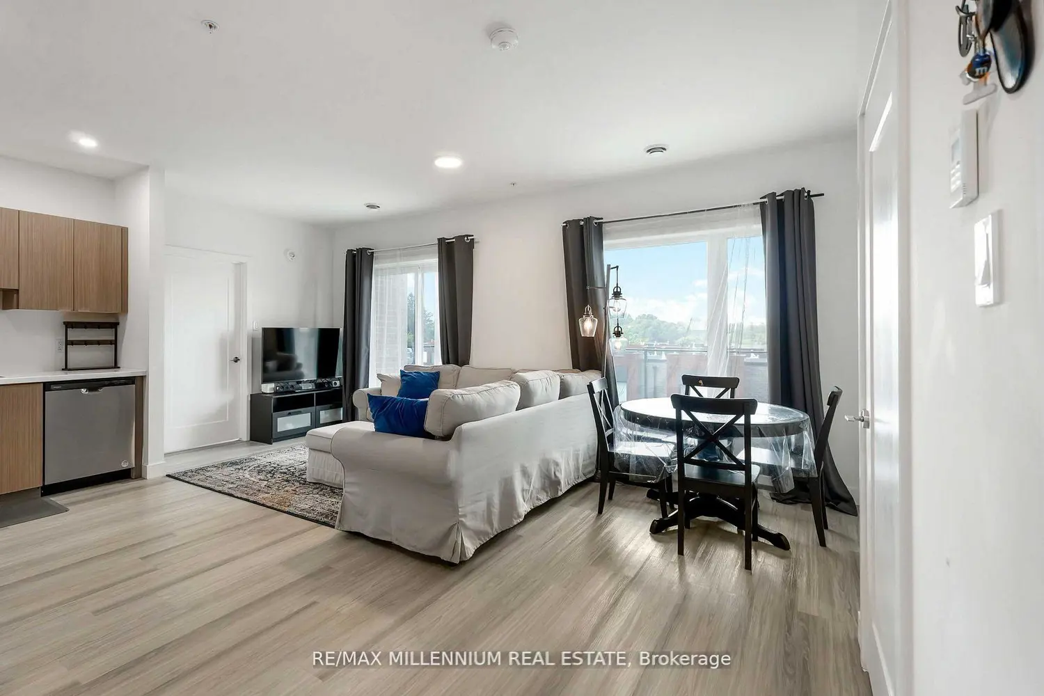 Additional image 10 of 408 Dundas Street 306