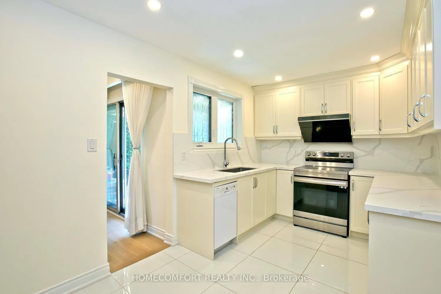 19 Oldborough Circle photo 4