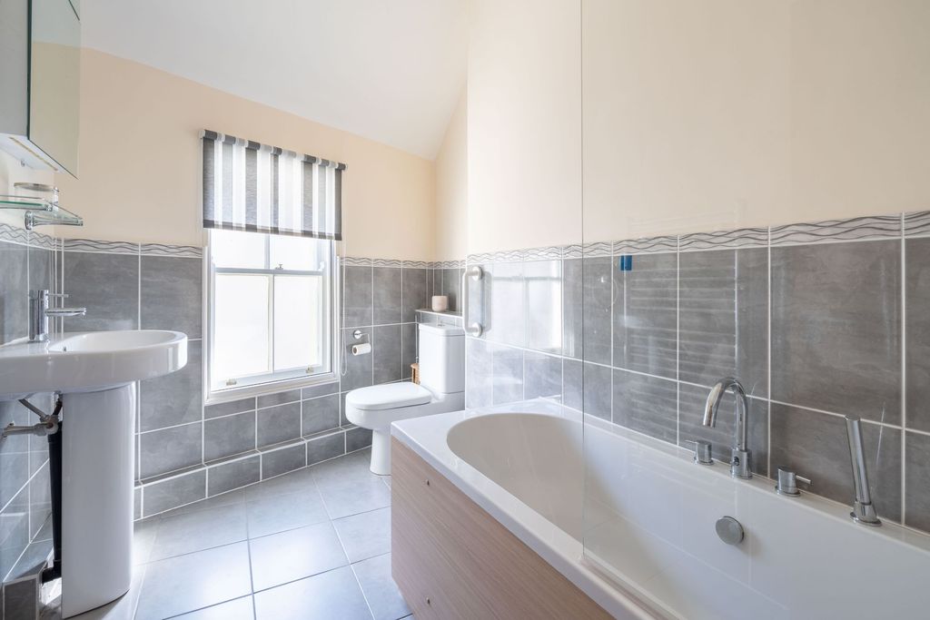 Additional image 7 of 2 bed flat for saleStation Road, Deganwy LL31