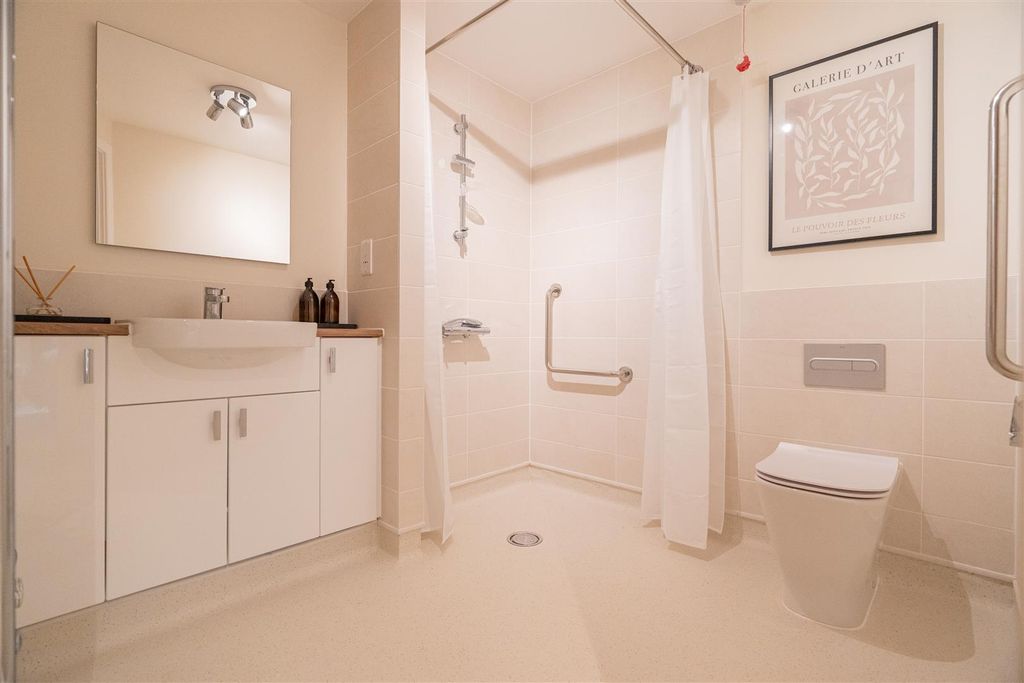 Additional image 6 of 2 bed property to rentWilliam House, The Moors Berkshire RG19