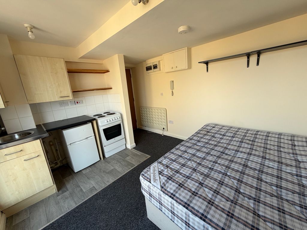 Additional image 5 of Studio to rentSalisbury Street, Southampton SO15