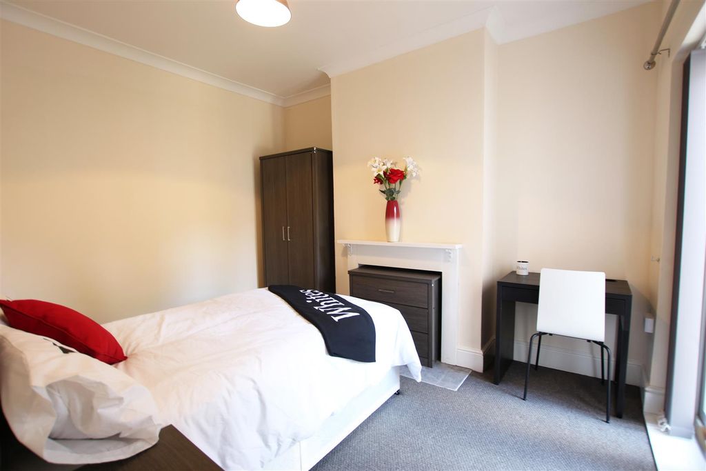 Additional image 6 of 4 bed terraced house to rentWhitworth Road, Northampton NN1