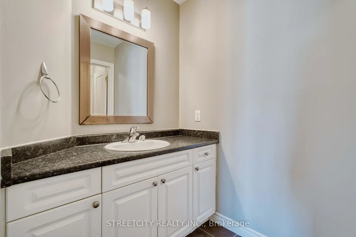 Additional image 8 of 1030 Oakcrossing Gate 16