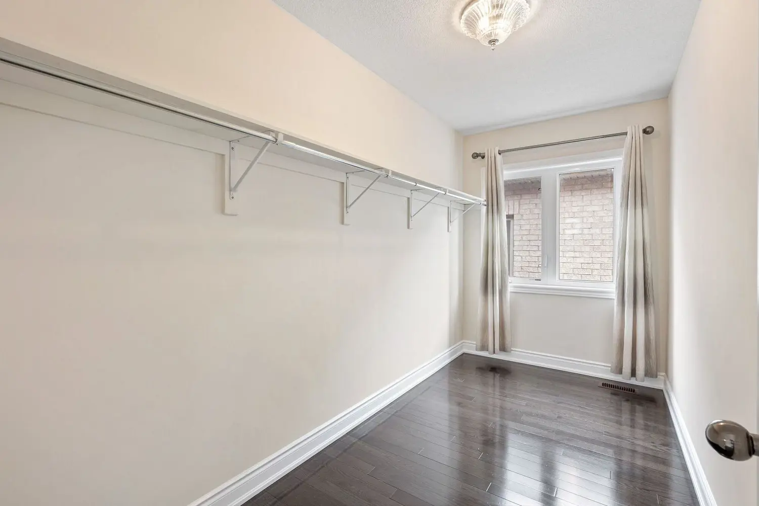 Additional image 7 of 27 Lampman Crescent