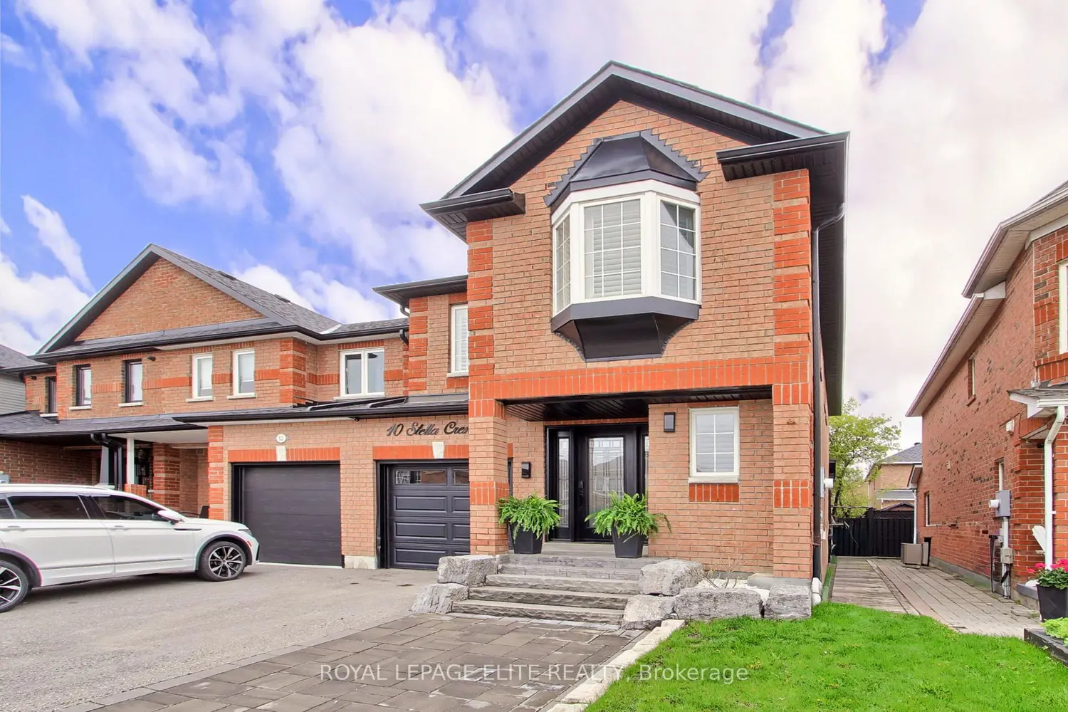 10 Stella Crescent photo 3