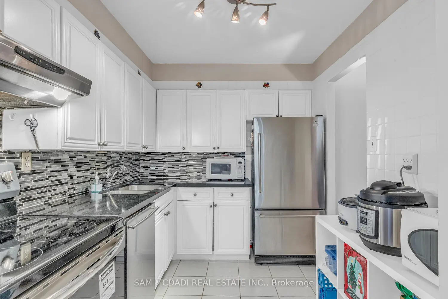 Additional image 8 of 3590 Kaneff Crescent 605