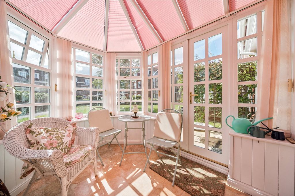 Additional image 11 of 3 bed detached house for salePriestland Gardens, Castle Village, Berkhamsted, Hertfordshire HP4