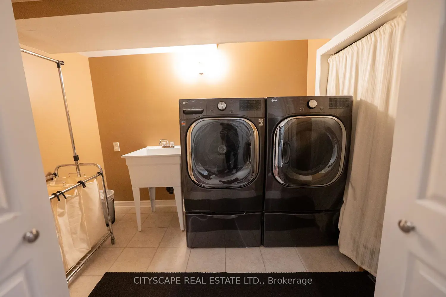 Additional image 18 of 3912 Rushton Crescent