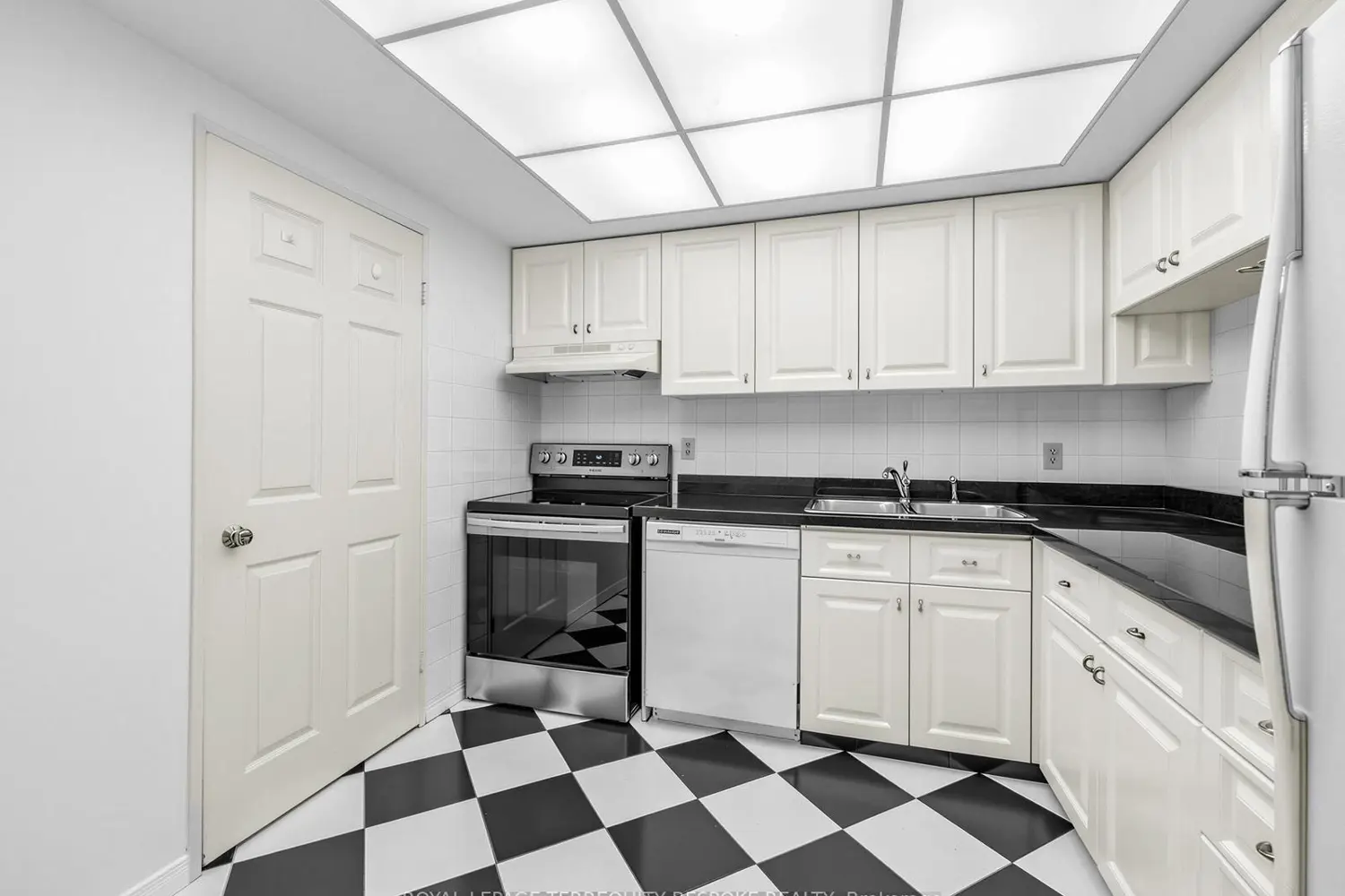 211 St Patrick Street 406 photo 5