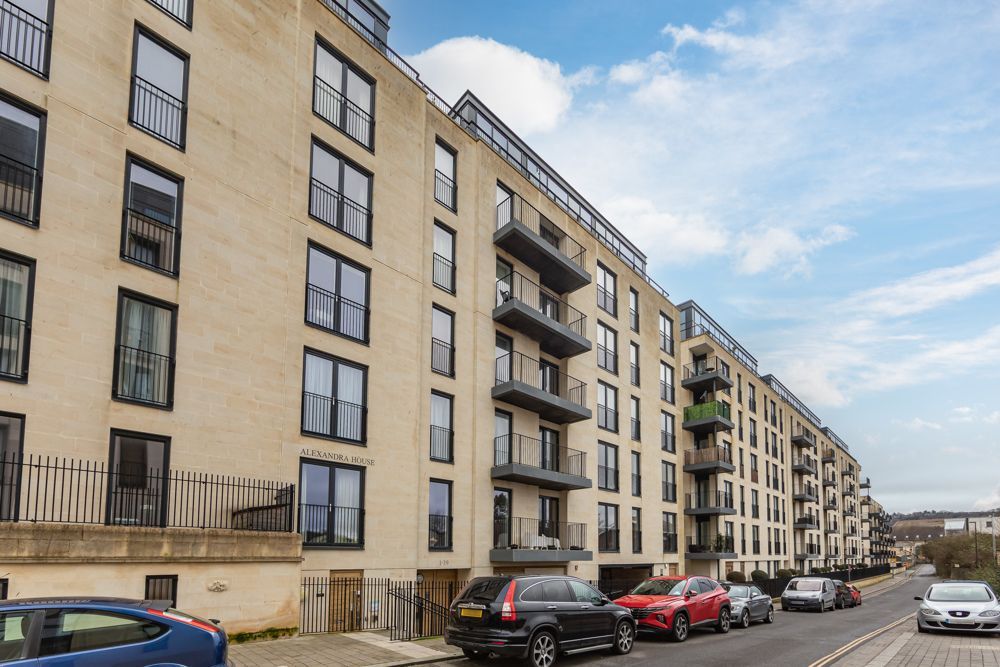 2 bed flat to rentAlexandra House, Midland Road, Bath BA2