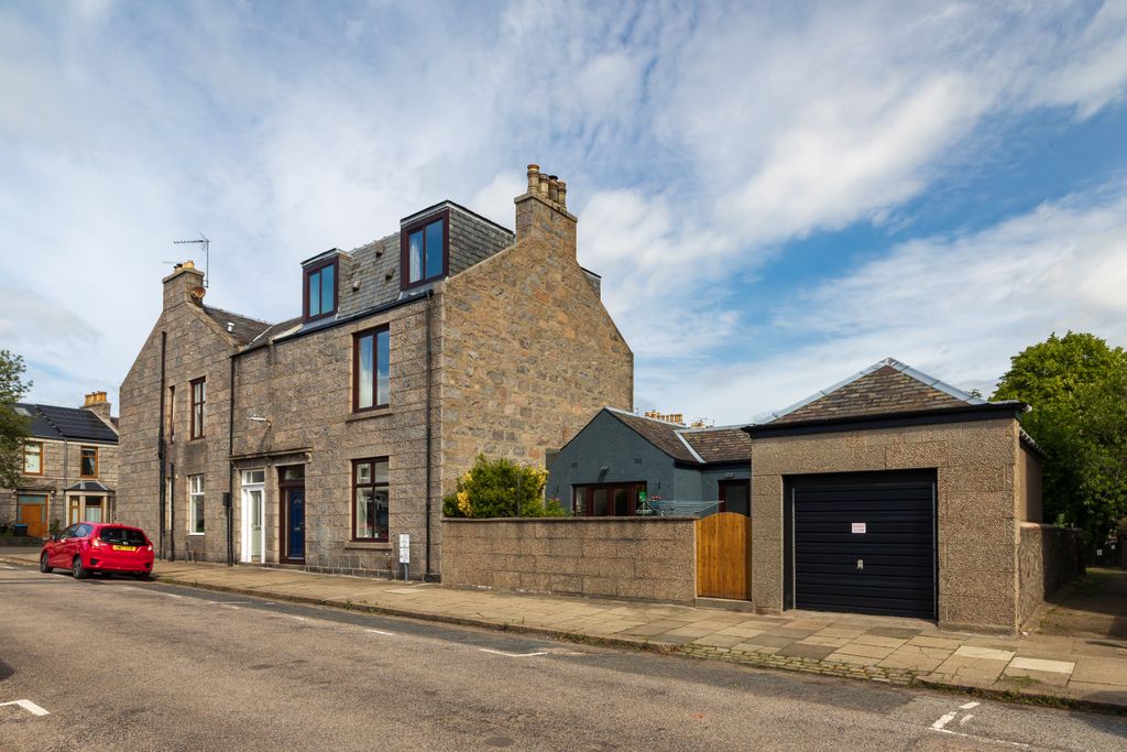 Additional image 9 of 5 bed semi-detached house to rentMile-End Place, Aberdeen AB15