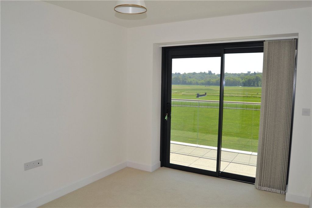 Additional image 7 of 2 bed flat to rentKingman Way, Newbury, Berkshire RG14