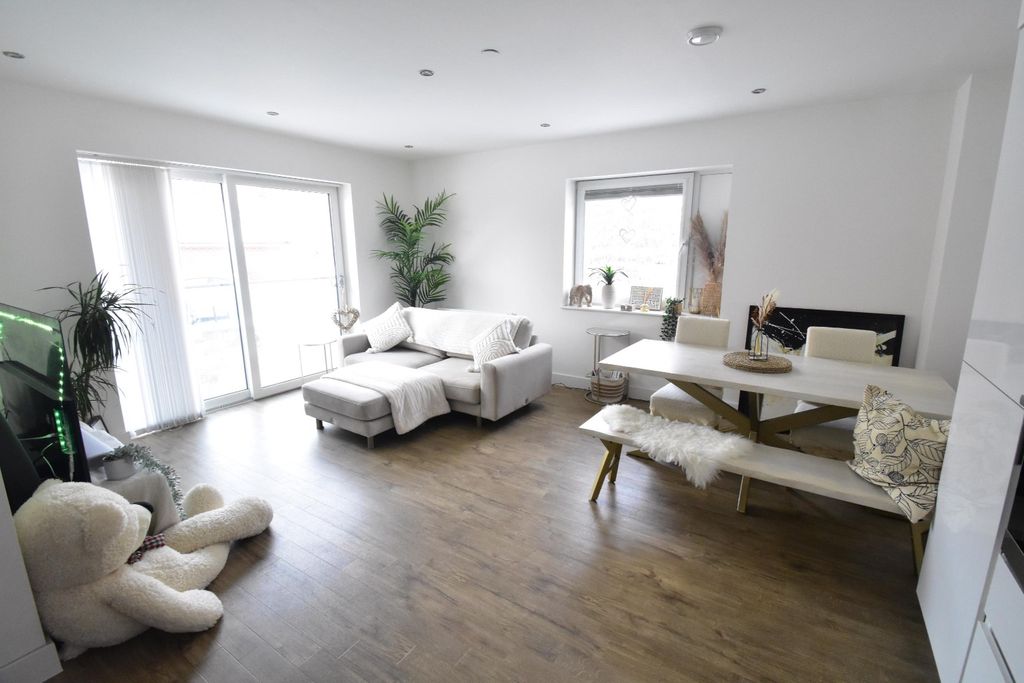 Additional image 2 of 2 bed flat to rentGriffin Court, Stirling Drive, Luton, Bedfordshire LU2
