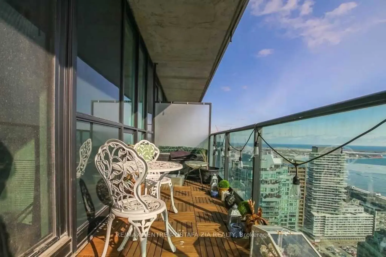 33 Bay Street 4110 photo 3
