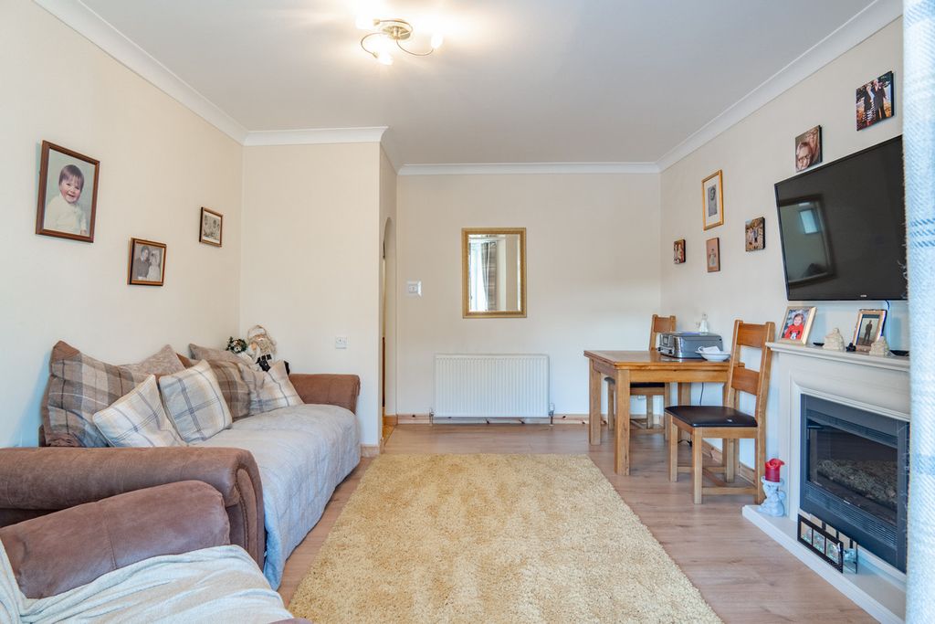 2 bed flat for saleMillcraig Road, Dingwall IV15 photo 4