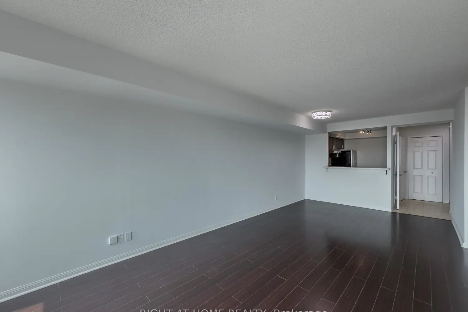 8 Lee Centre Drive 1008 photo 3
