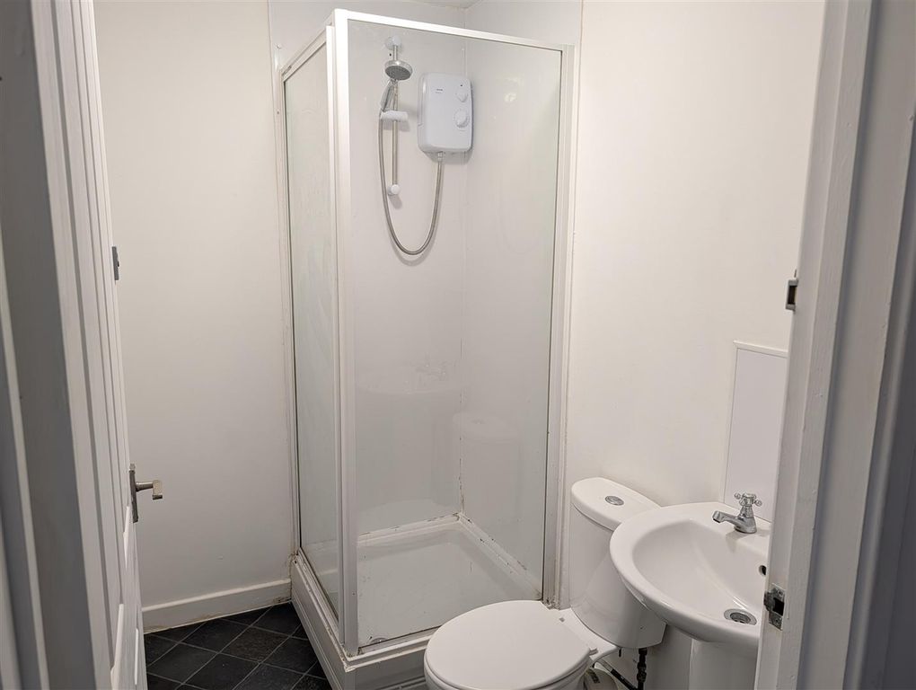 Additional image 4 of 1 bed flat to rentMeyrick Street, Pembroke Dock SA72