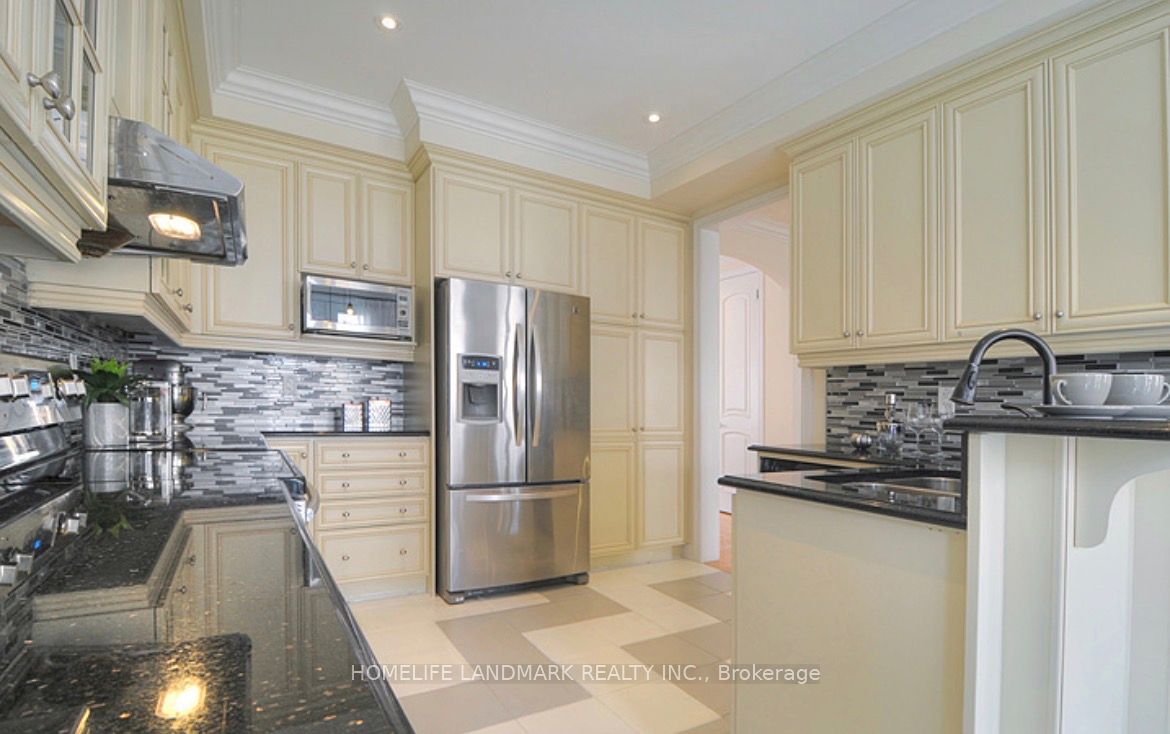 Additional image 4 of 8 Farmhouse Crescent, Richmond Hill, ON, L4E 0K1