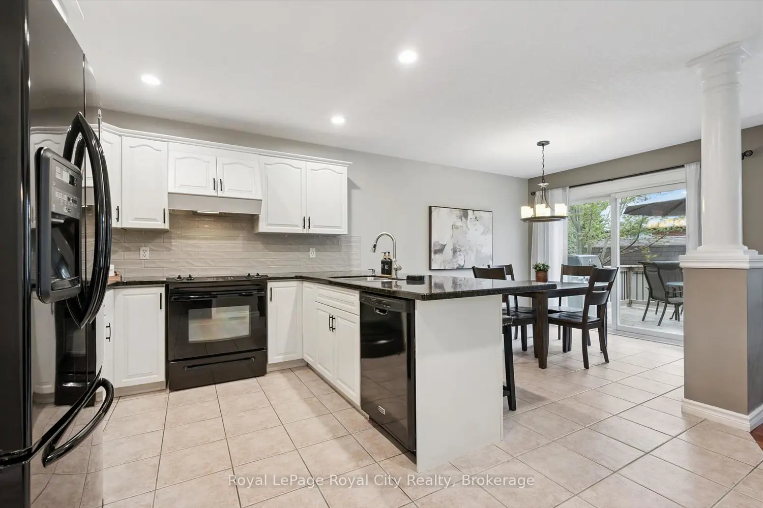 17 Carroll Crescent photo 5