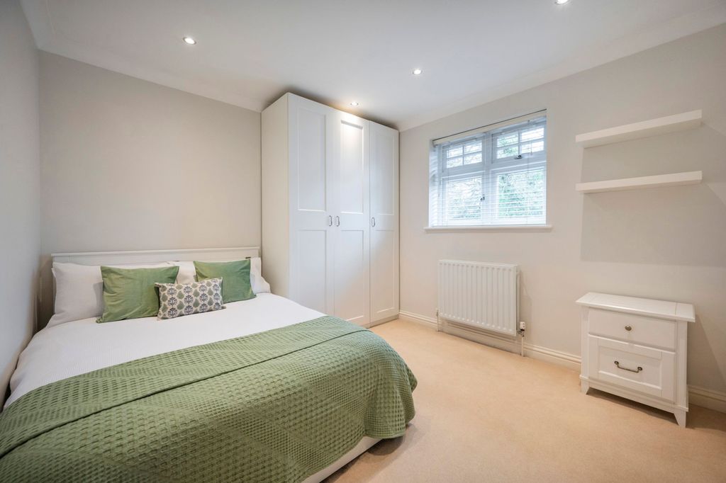 Additional image 15 of 5 bed detached house for saleFinchampstead Road, Wokingham RG41