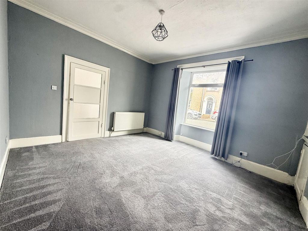 Additional image 3 of 3 bed property to rentLaws Street, Pembroke Dock SA72