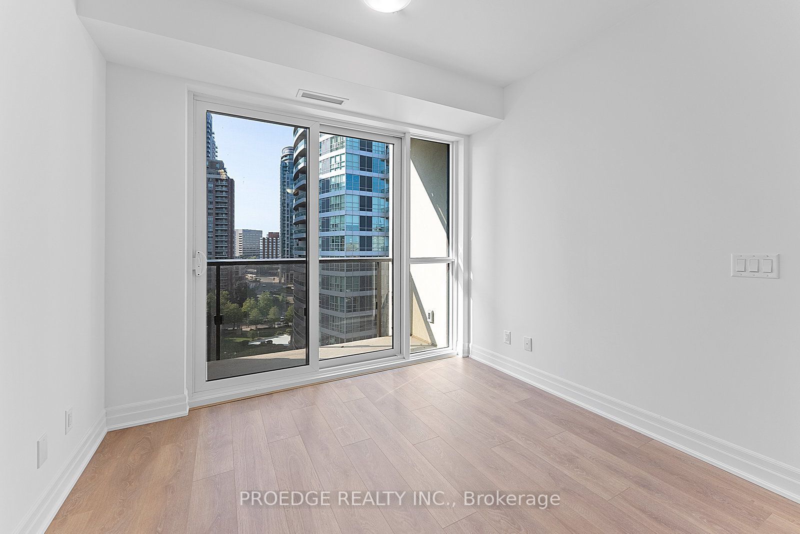 Additional image 4 of 801-30 Elm Drive W, Mississauga, ON, L5B 0N6