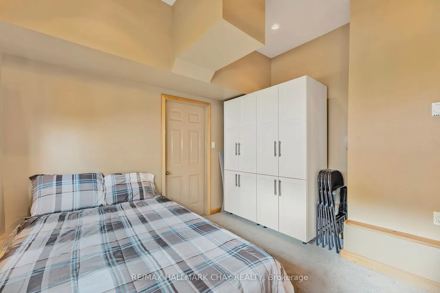 Additional image 11 of 2617 Leonard Street