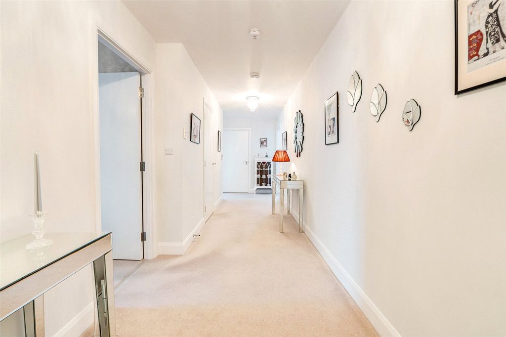 Additional image 17 of 2 bed flat to rentMarine Parade, Worthing, West Sussex BN11