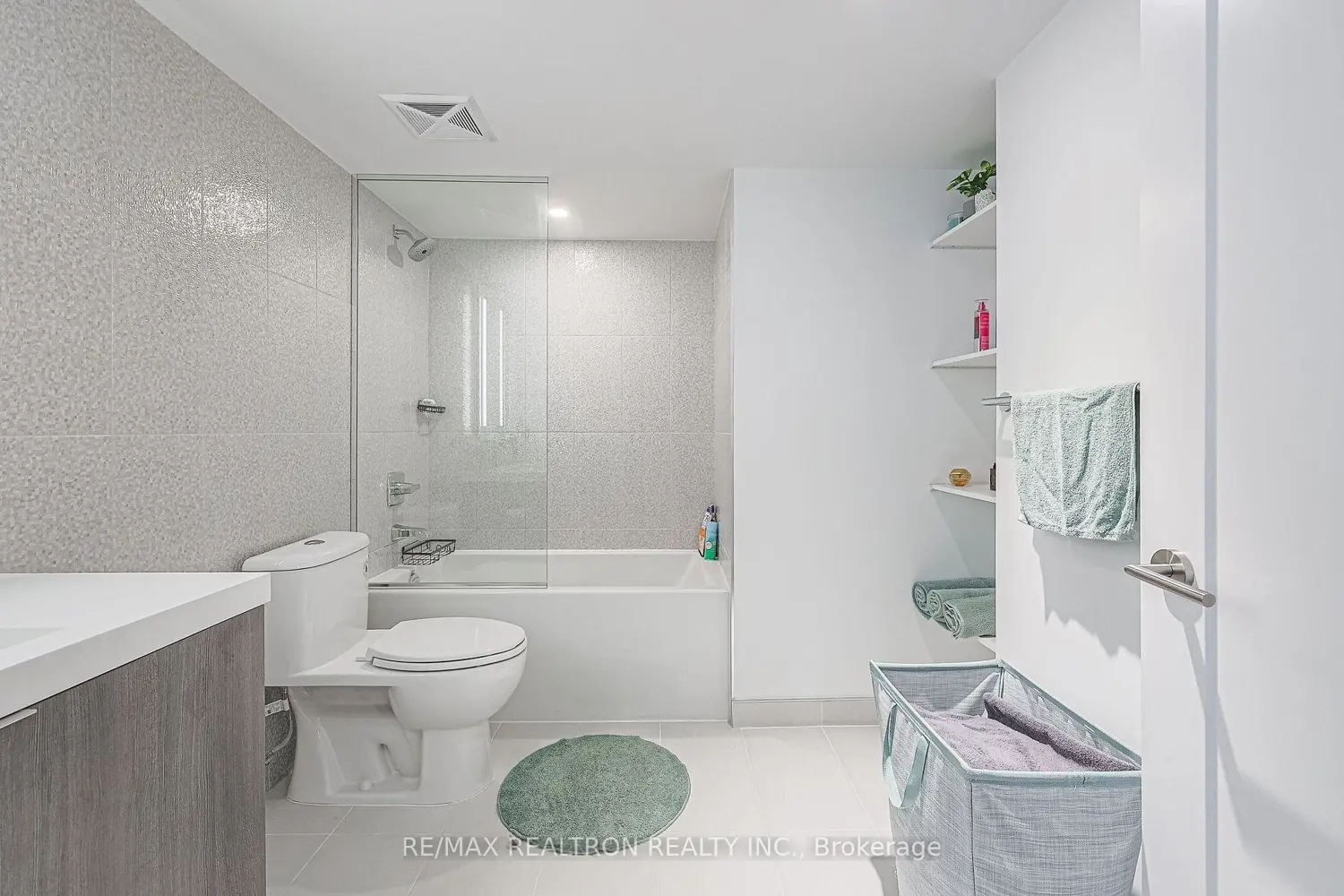 Additional image 6 of 585 Bloor Street 1117