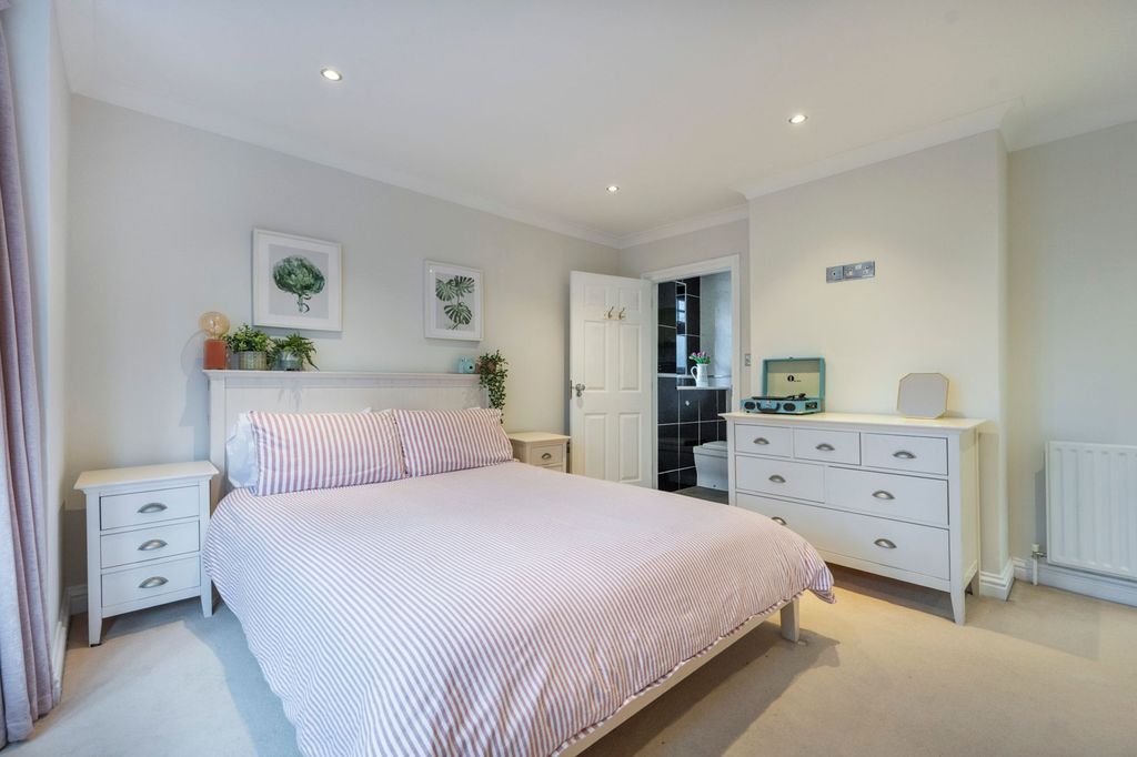 Additional image 13 of 5 bed detached house for saleFinchampstead Road, Wokingham RG41