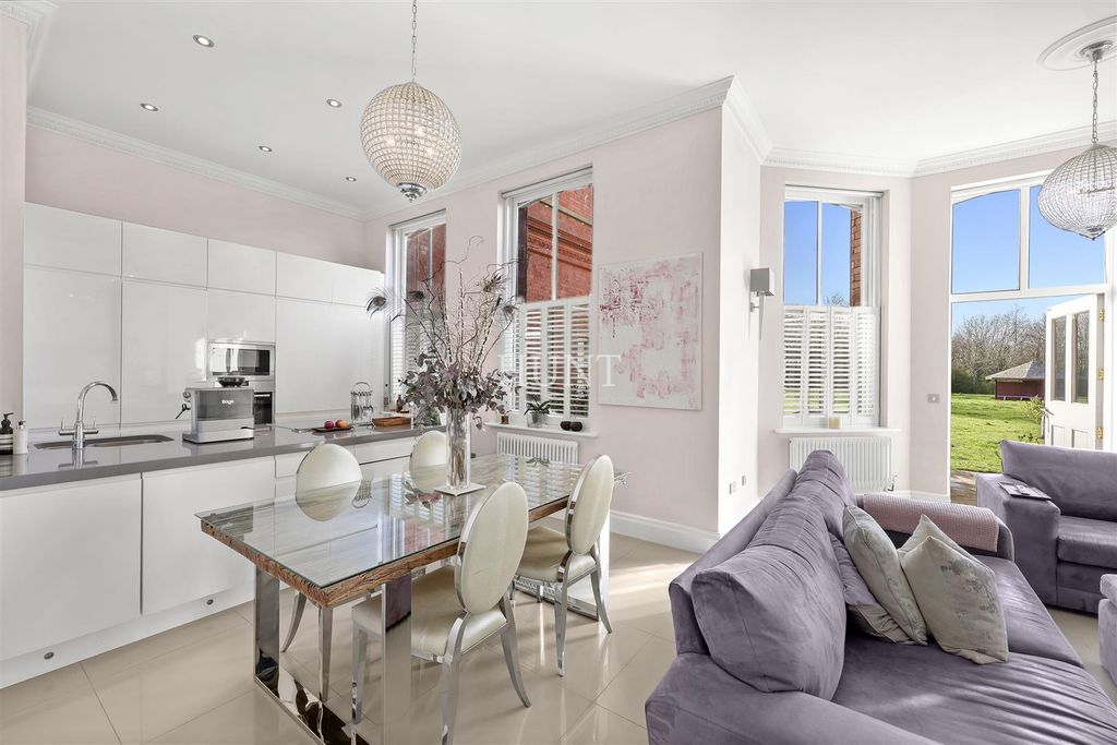 Additional image 4 of 3 bed flat for saleNorthumberland House, Repton Park, Woodford Green IG8