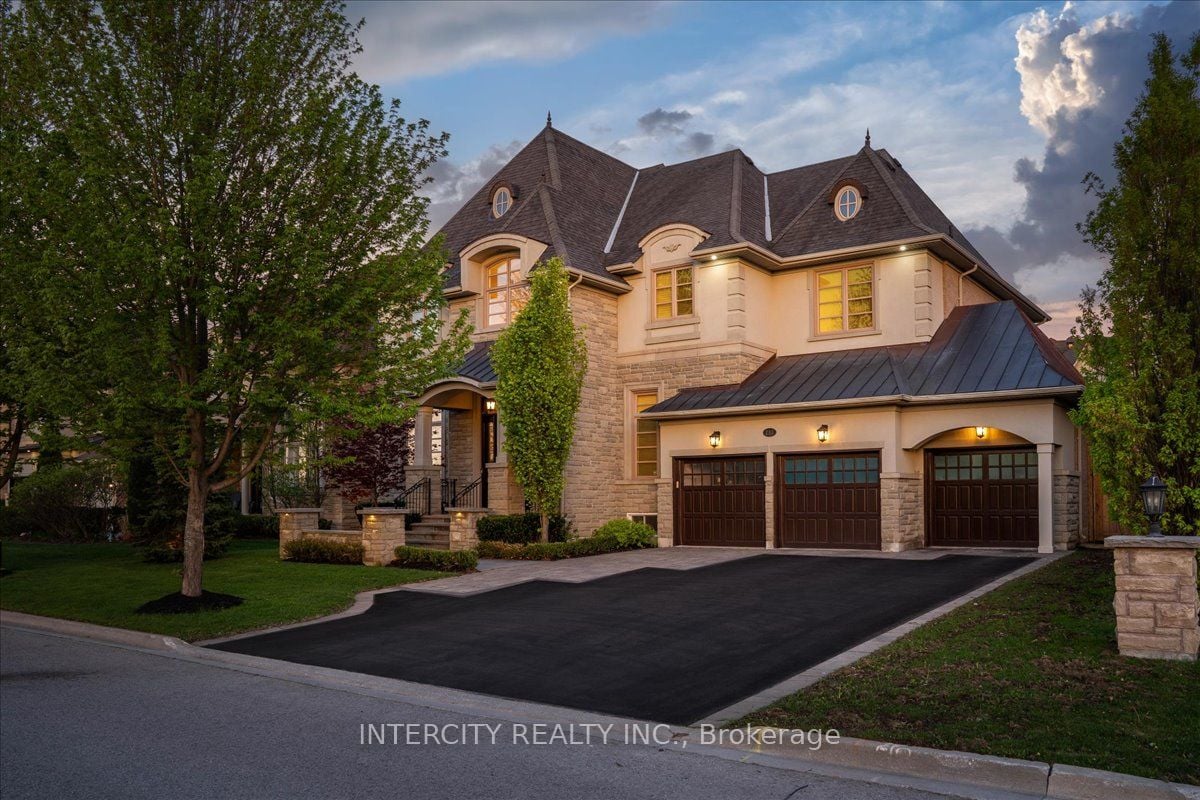 233 Carisbrooke Circle, Aurora, ON, L4G 0K4