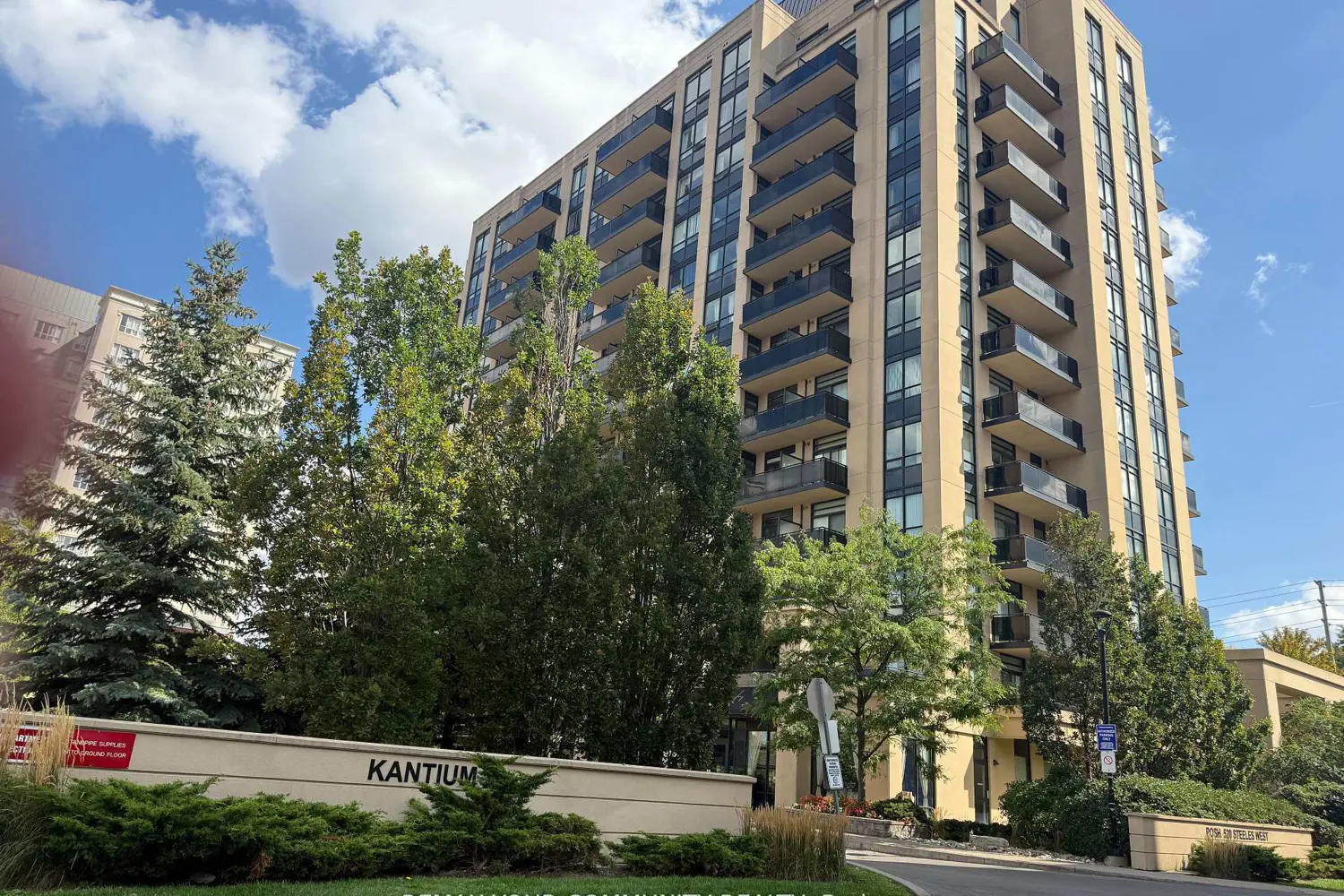520 Steeles Avenue 208