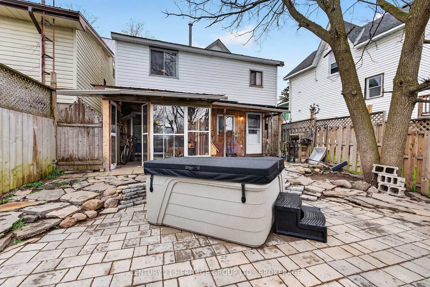 Additional image 13 of 326 Dundas Street